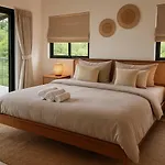 Modern 4 Bdr Villa, Privat Pool, Walk Beach